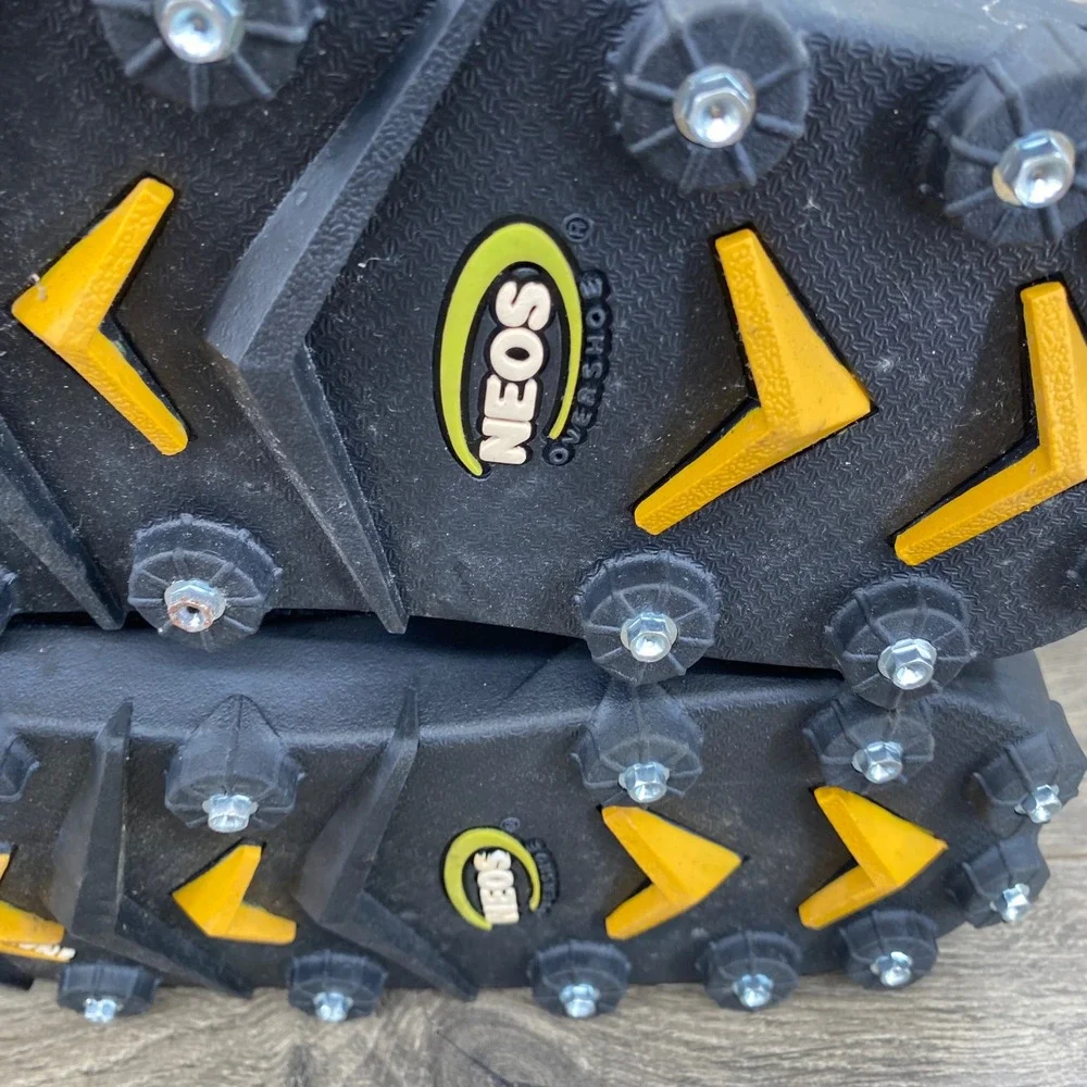NEOS Navigator 5 Stabilicers Overshoe Size Medium Black Studded Snow Boots
